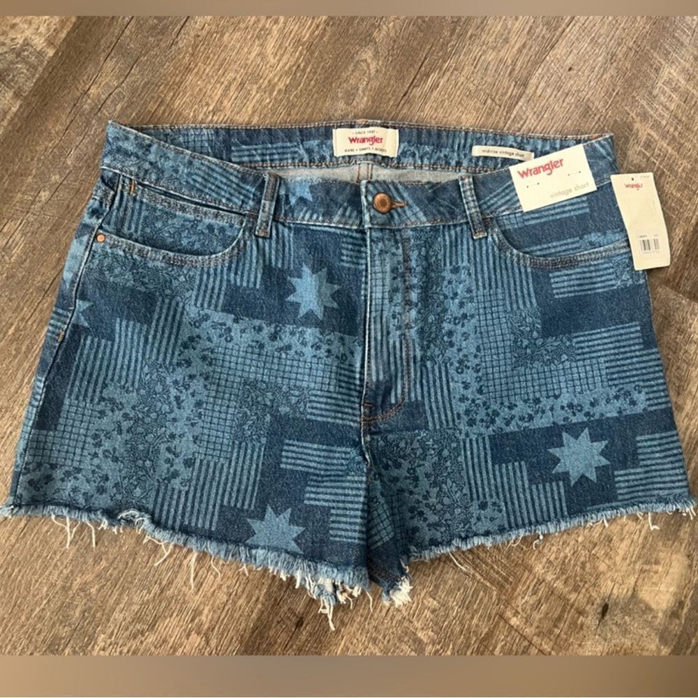 Wrangler Mid-Rise Vintage Short- Size 12